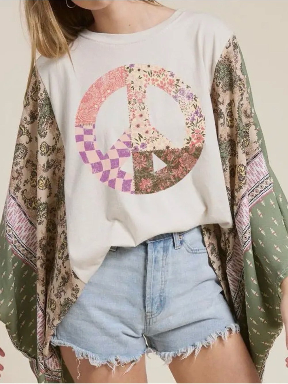 Zutter 🆕 Patchwork Peace Sign Graphic Tee in Cream